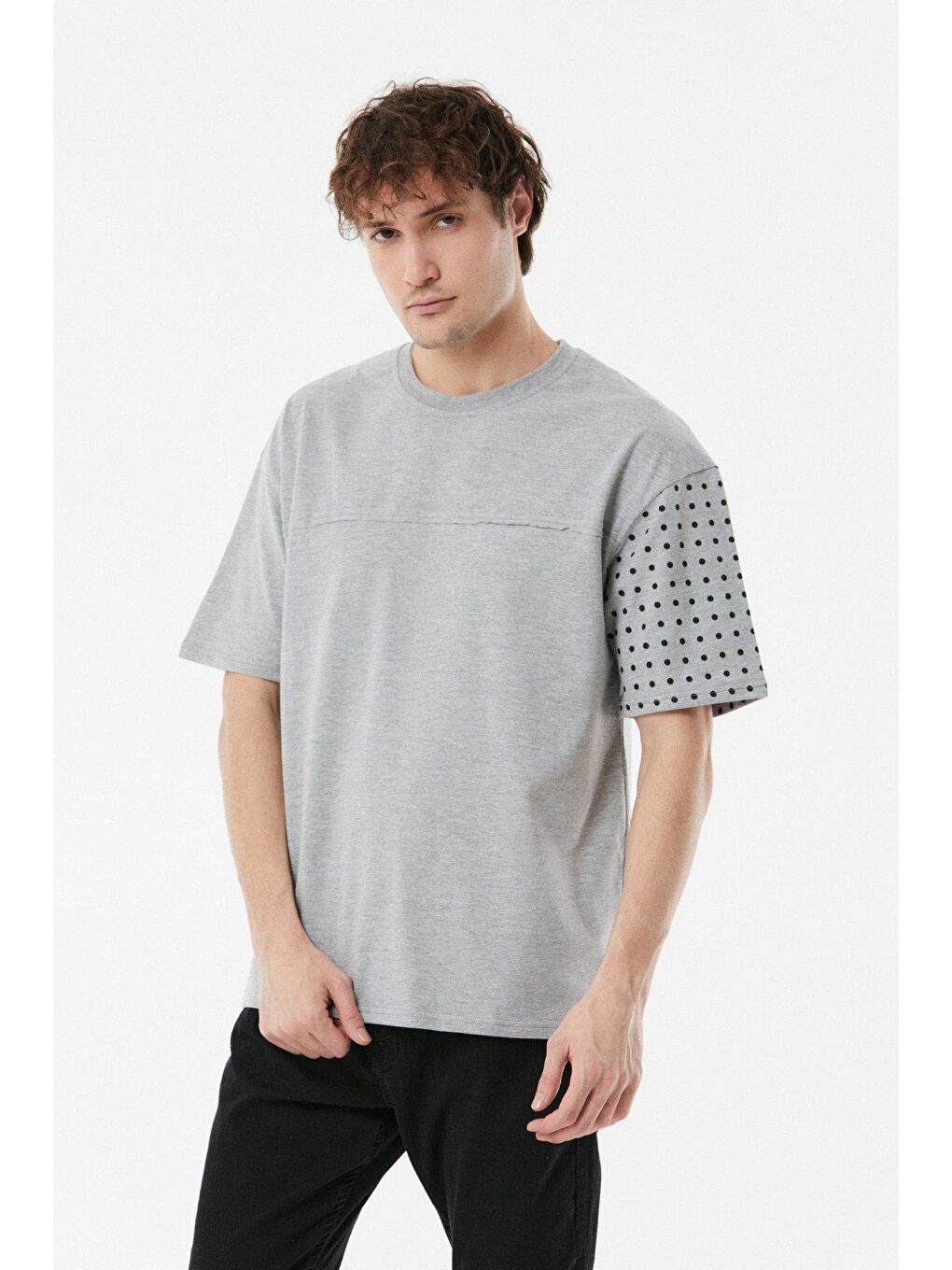 Gri Puantiyeli Bisiklet Yaka Oversize Tişört-4