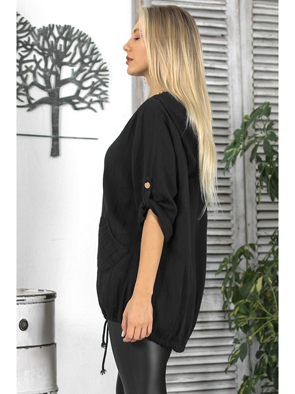 Siyah Düğmeli Uzun Kollu Çift Cepli Yıkamalı Dokuma Kapüşonlu Ceket-3