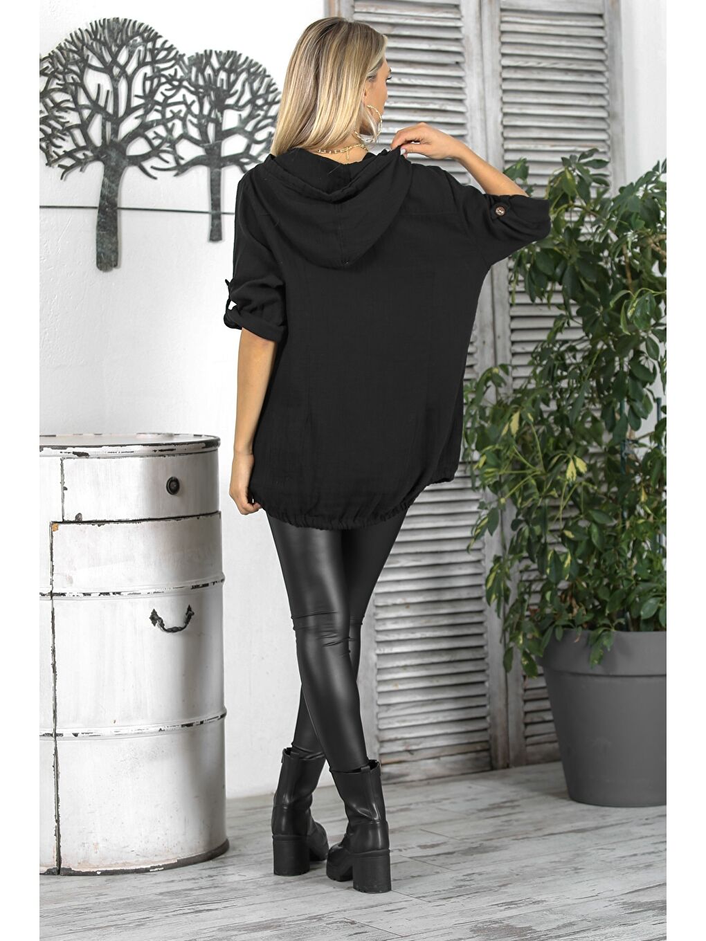 Siyah Düğmeli Uzun Kollu Çift Cepli Yıkamalı Dokuma Kapüşonlu Ceket-6