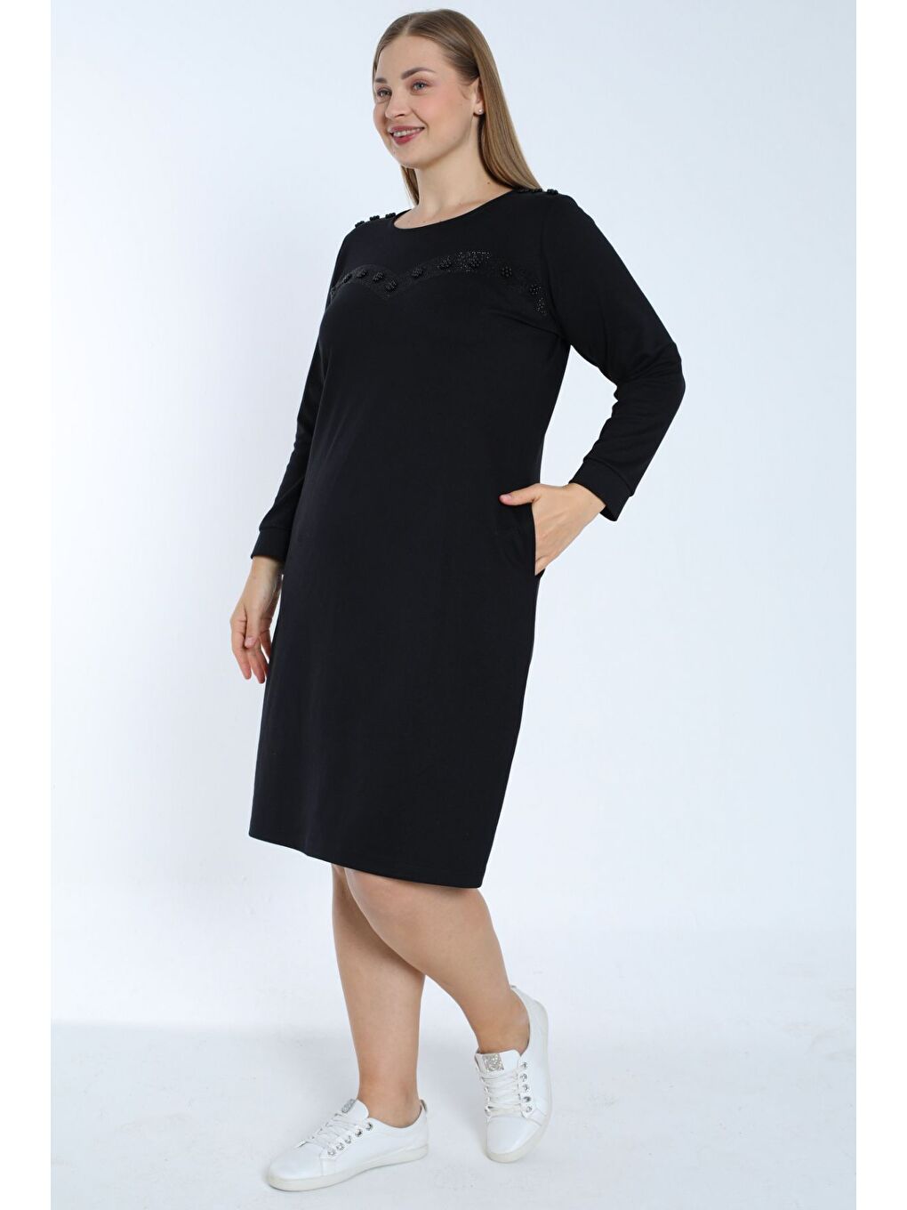 Kadın Siyah Büyük Beden Uzun Kollu Taş Detaylı Cepli Pamuklu Elbise-1