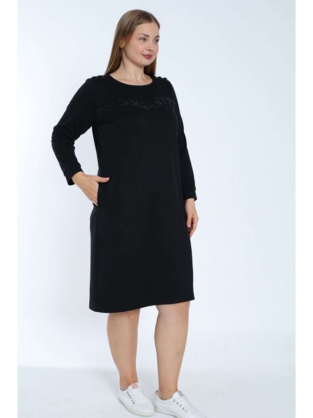 Kadın Siyah Büyük Beden Uzun Kollu Taş Detaylı Cepli Pamuklu Elbise-3