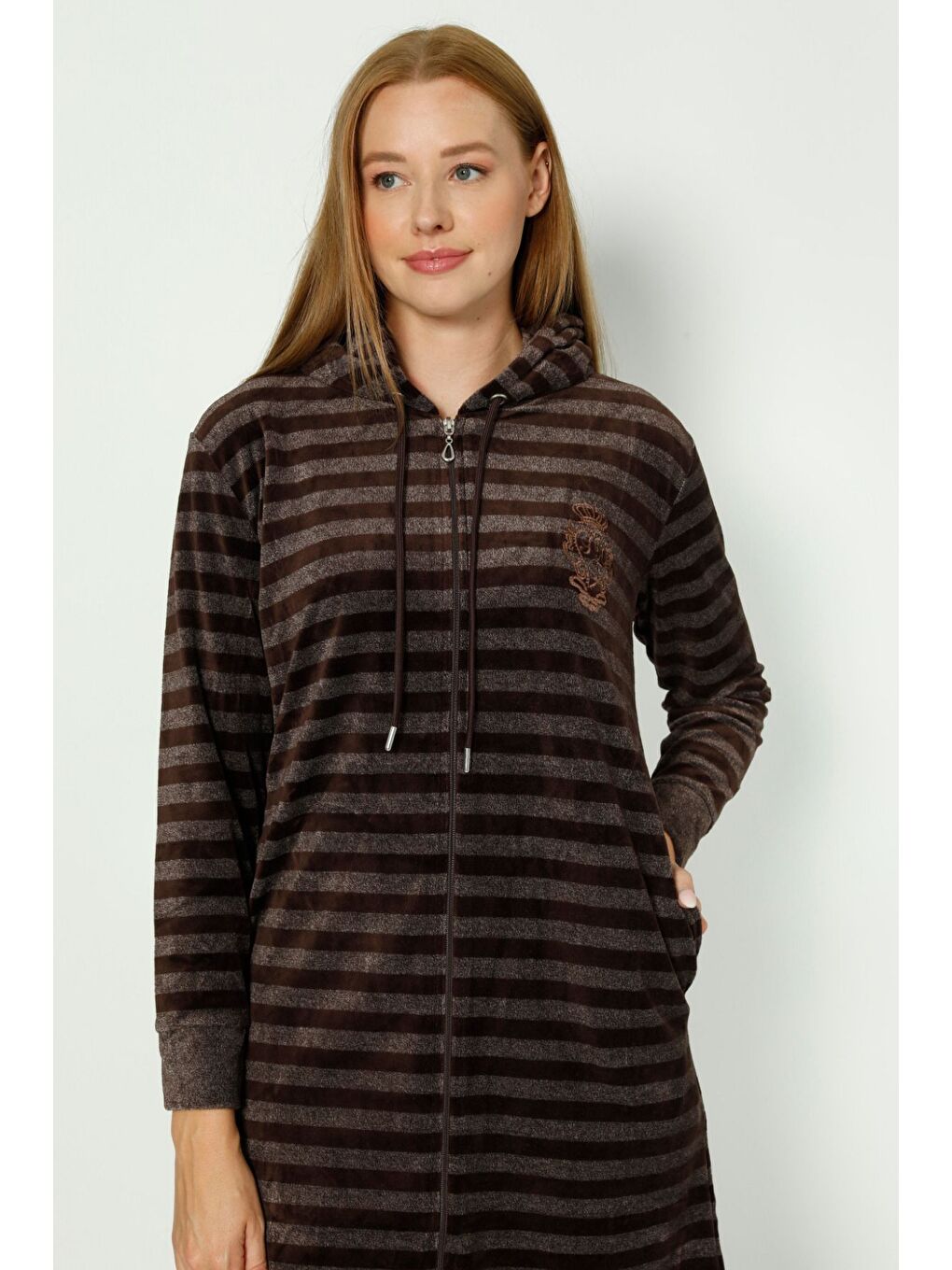 Kahverengi haki çizgili Kapüşonlu nakış detaylı pamuklu kadife uzun kollu kadın elbise-2