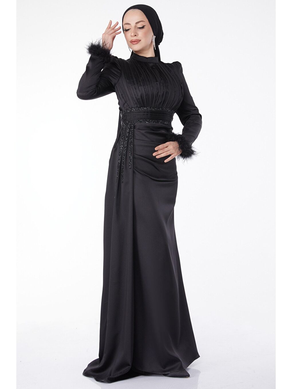 Düz Hakim Yaka Kadın Siyah Kollu Tüylü Yakası Pileli Abiye Elbise - 24885-2