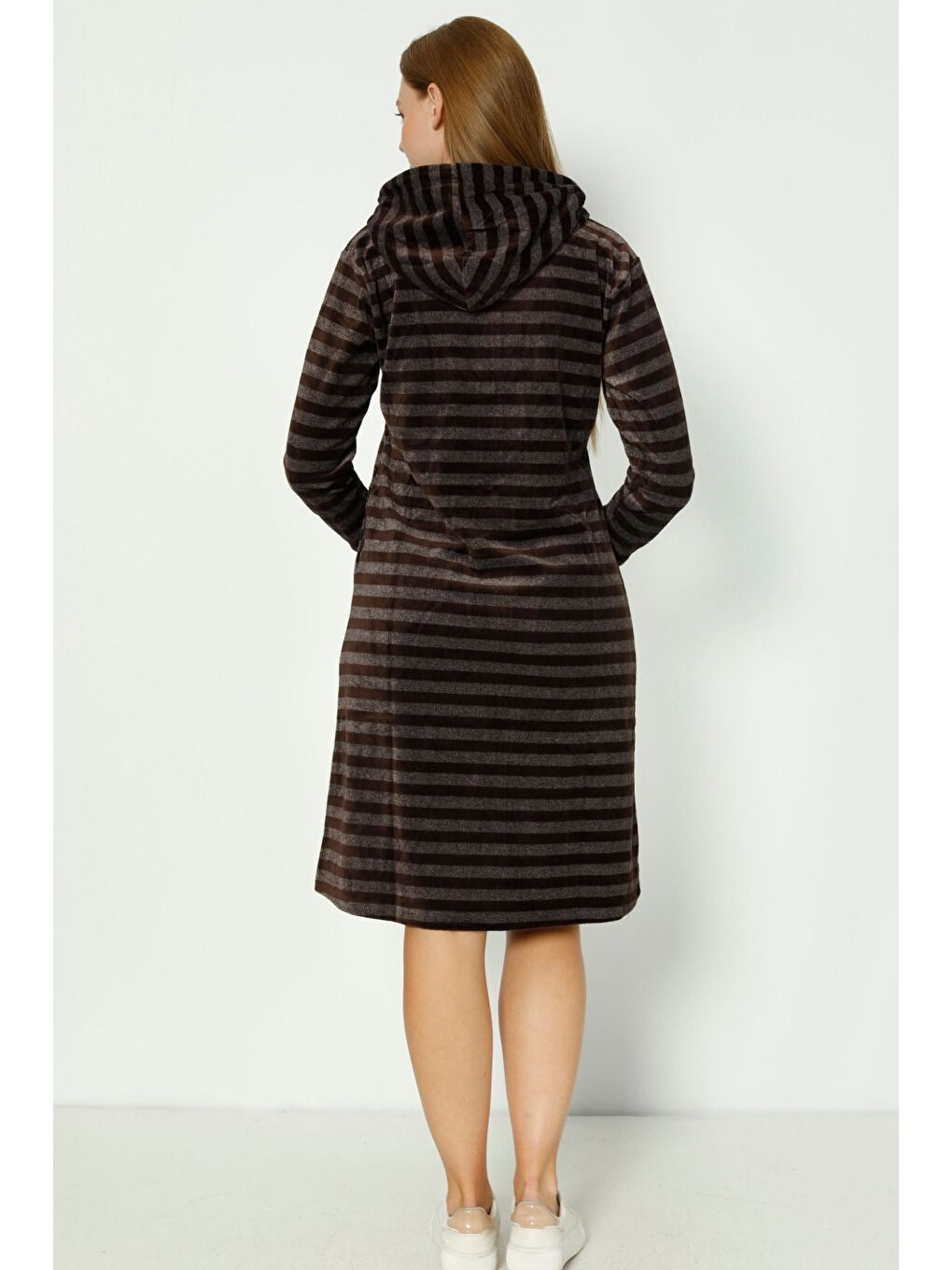 Kahverengi haki çizgili Kapüşonlu nakış detaylı pamuklu kadife uzun kollu kadın elbise-4
