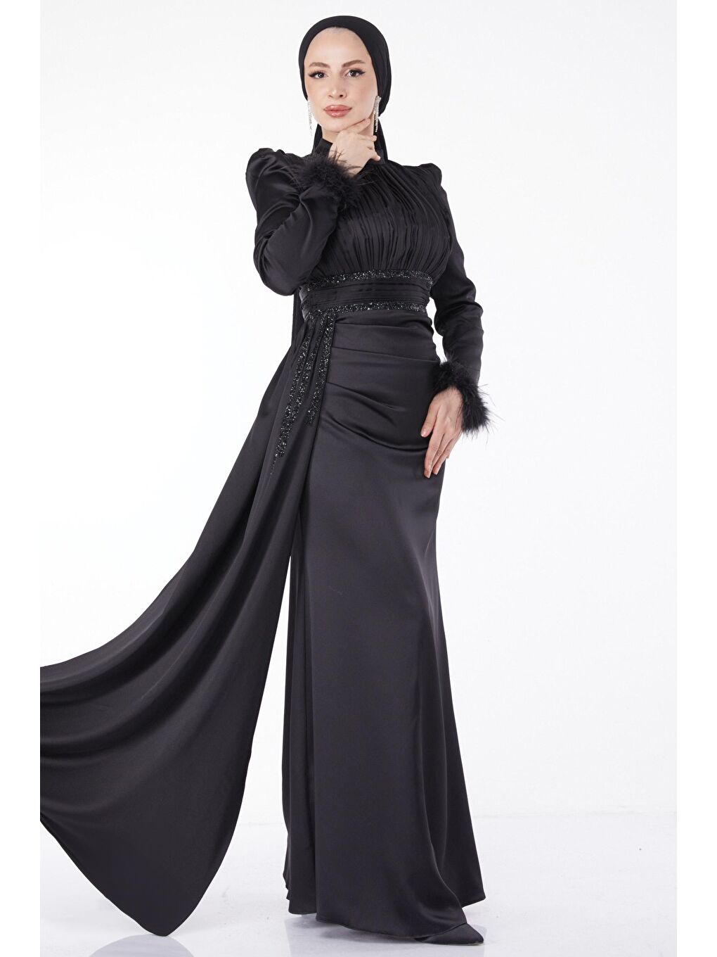 Düz Hakim Yaka Kadın Siyah Kollu Tüylü Yakası Pileli Abiye Elbise - 24885-3