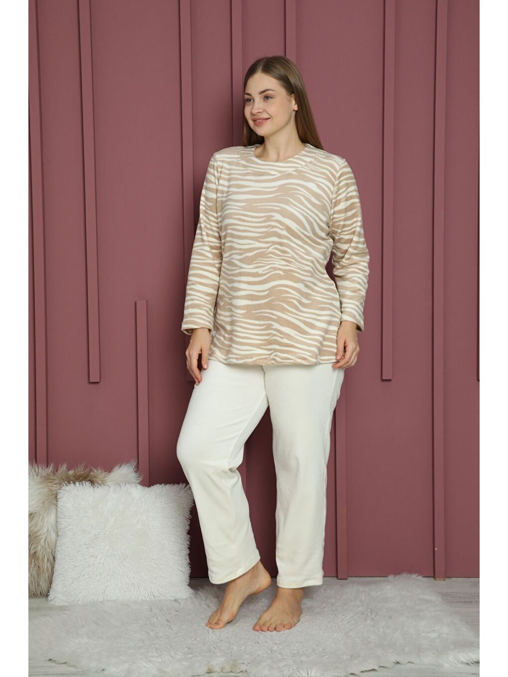 Bej Kadın Uzun Kollu Desenli Büyük Beden Soft Polar Eşofman Takımı-1