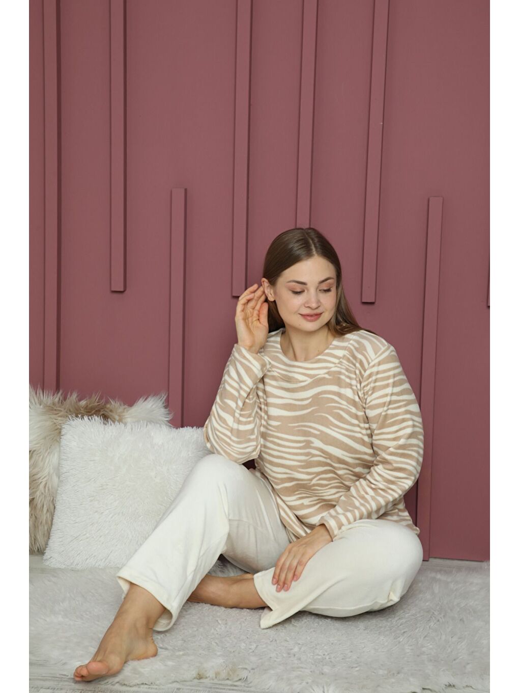 Bej Kadın Uzun Kollu Desenli Büyük Beden Soft Polar Eşofman Takımı-2