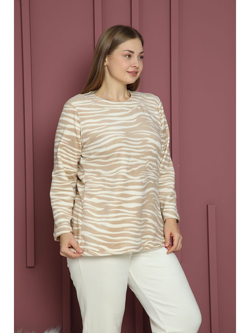 Bej Kadın Uzun Kollu Desenli Büyük Beden Soft Polar Eşofman Takımı-3