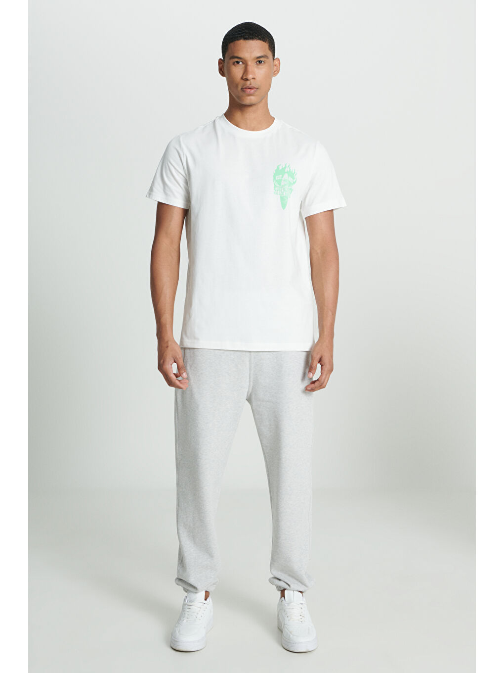 Regular Fit Normal Kesim %100 Pamuk Bisiklet Yaka Kırık Beyaz Tişört-4