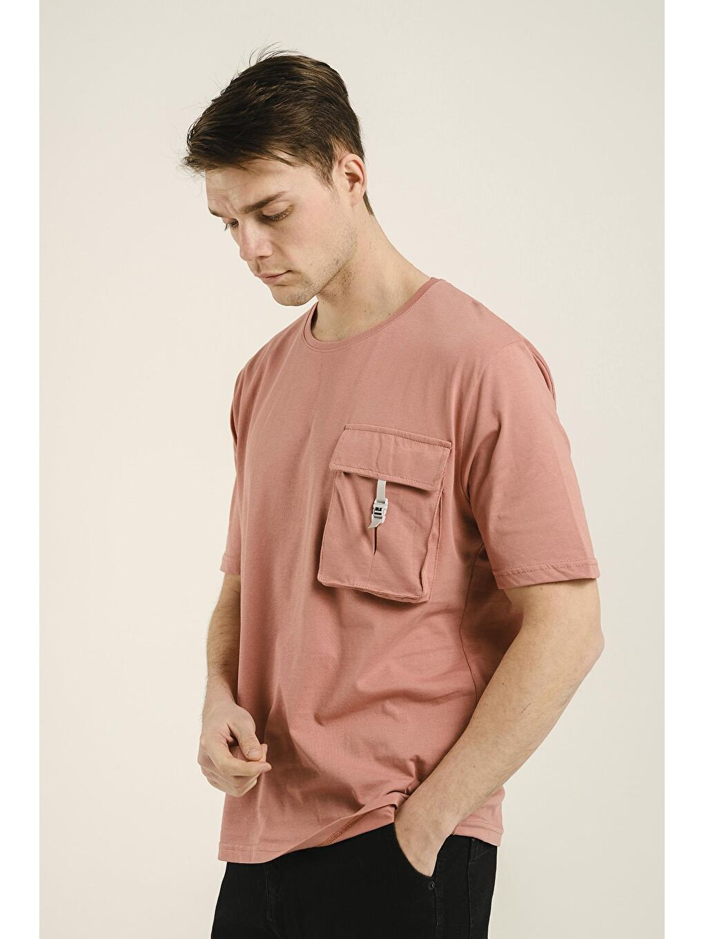 Pembe Körüklü Cep Detaylı Bisiklet Yaka Erkek Comfort Fit Tişört-1