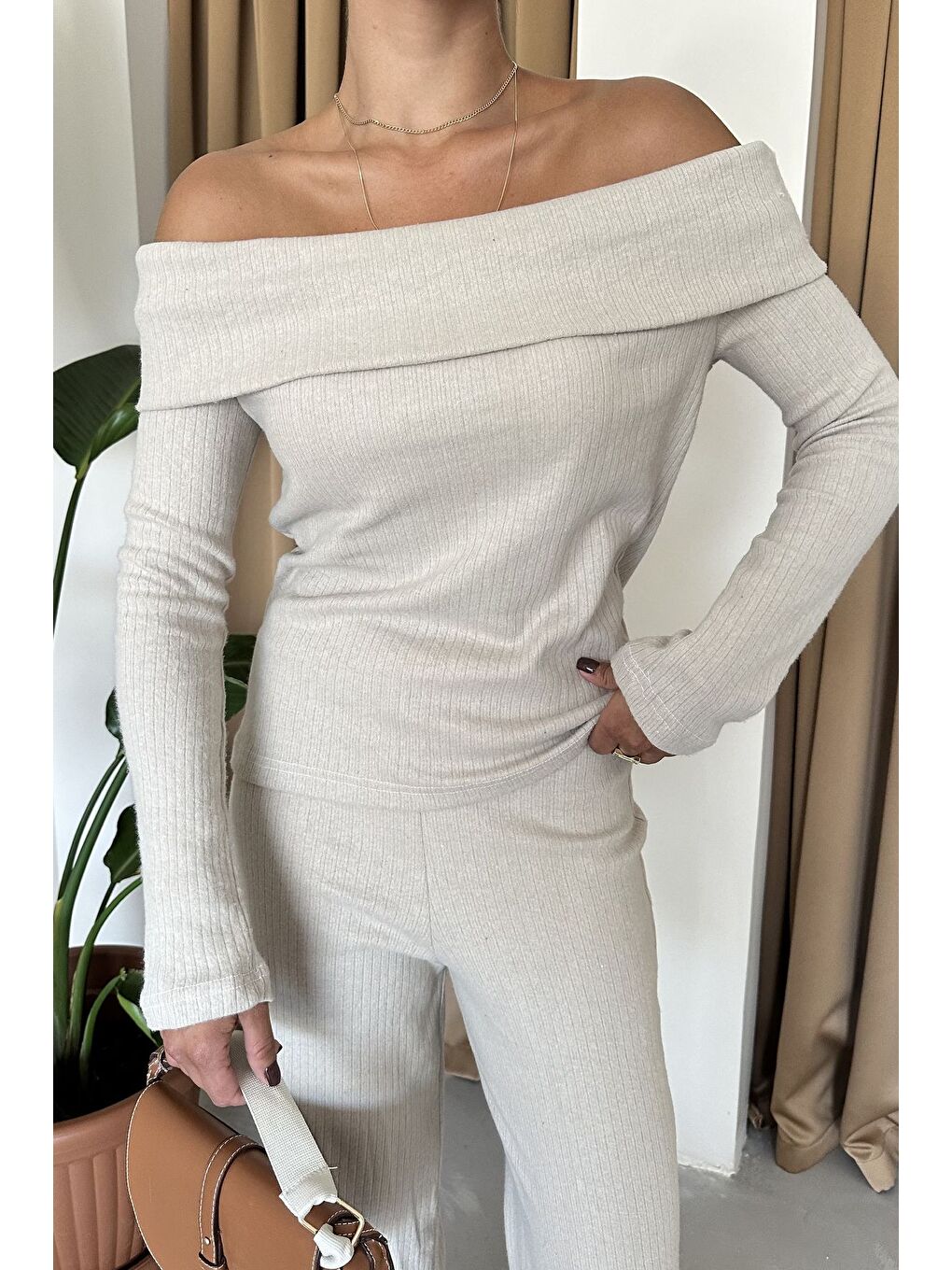 Karışık Bej Selanik Kumaş Madonna Yaka Alt Üst Pantolonlu Takım-1