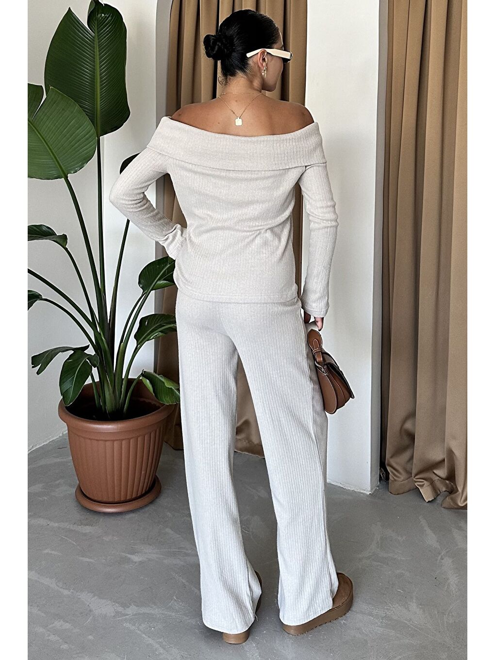 Karışık Bej Selanik Kumaş Madonna Yaka Alt Üst Pantolonlu Takım-2