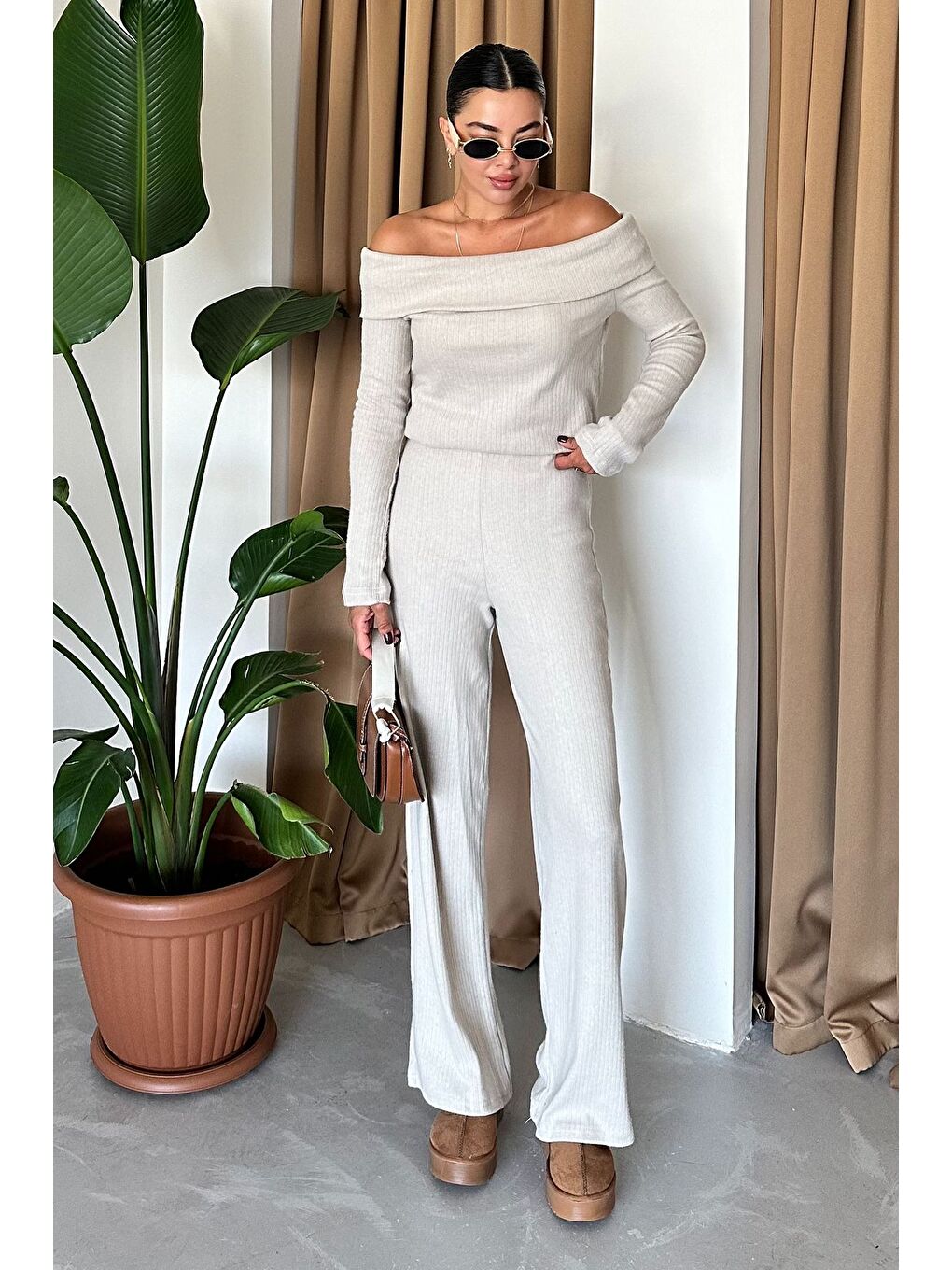 Karışık Bej Selanik Kumaş Madonna Yaka Alt Üst Pantolonlu Takım-7