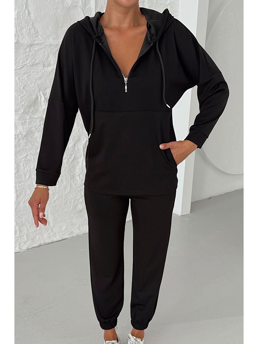 Kadın Siyah Yarım Fermuarlı Kapüşonlu Modal Kumaş Eşofman Takımı-2