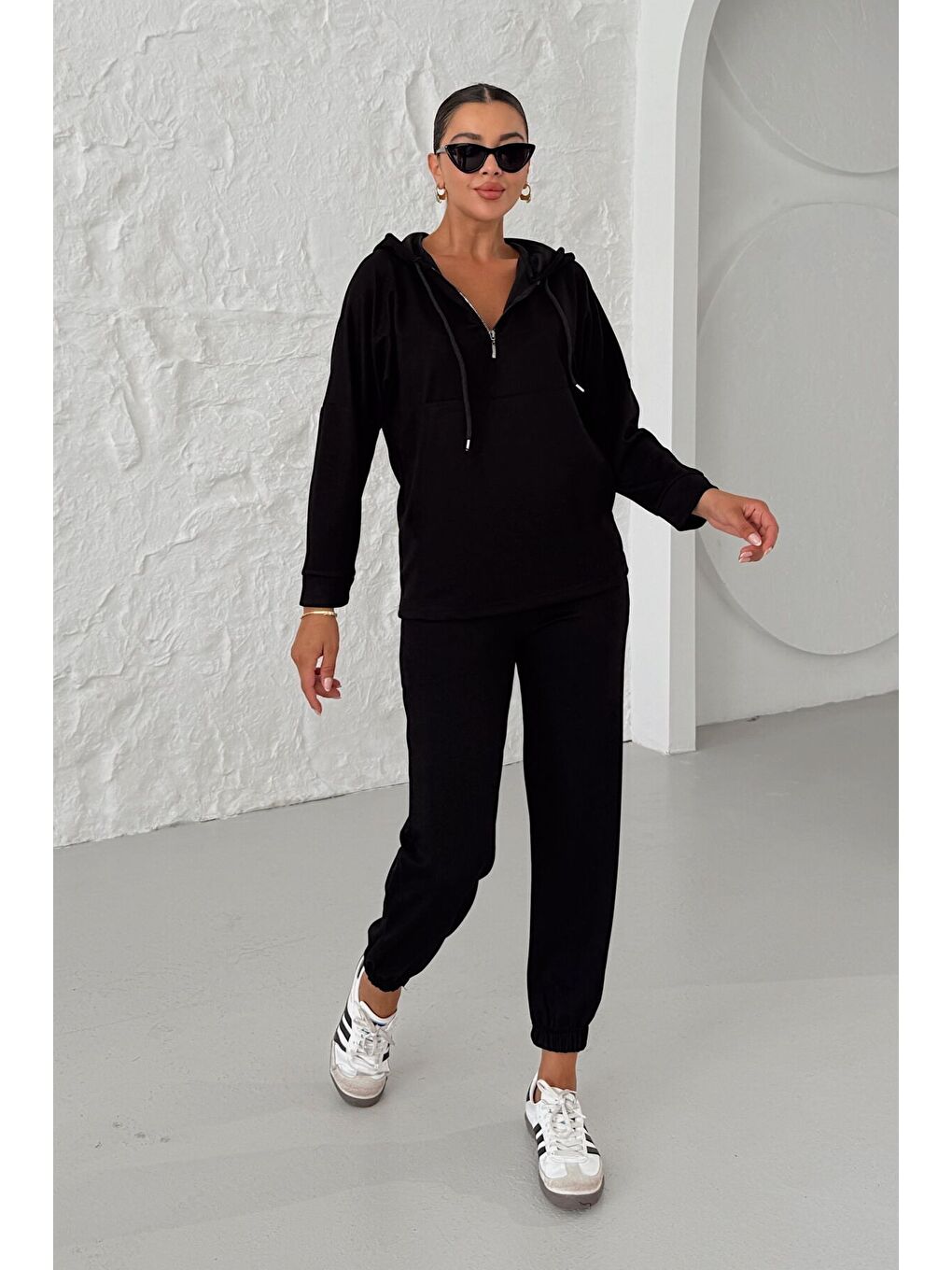 Kadın Siyah Yarım Fermuarlı Kapüşonlu Modal Kumaş Eşofman Takımı-3