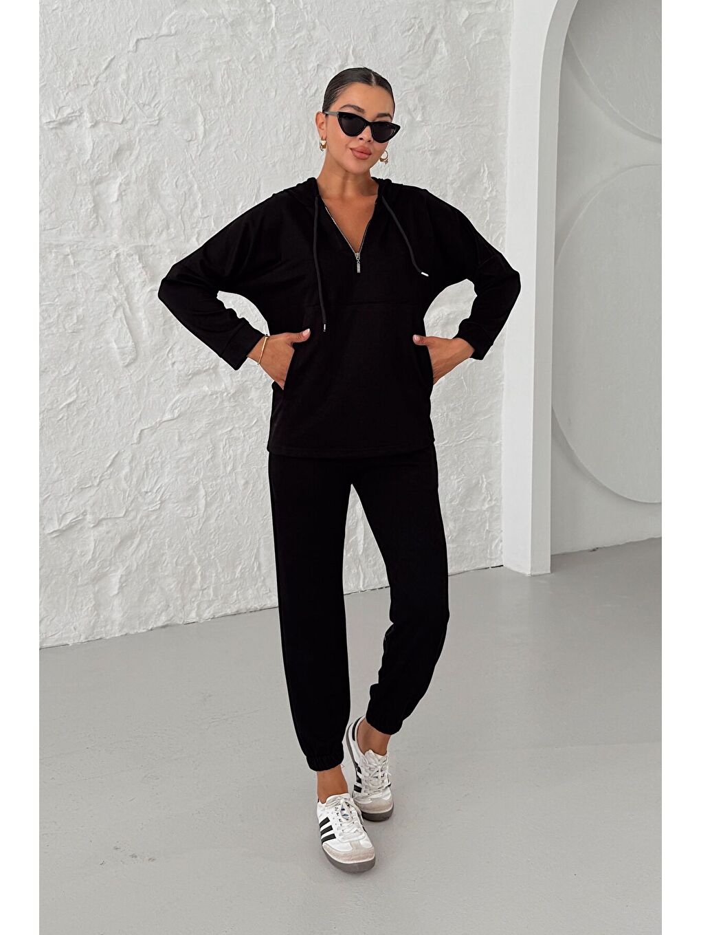 Kadın Siyah Yarım Fermuarlı Kapüşonlu Modal Kumaş Eşofman Takımı-5