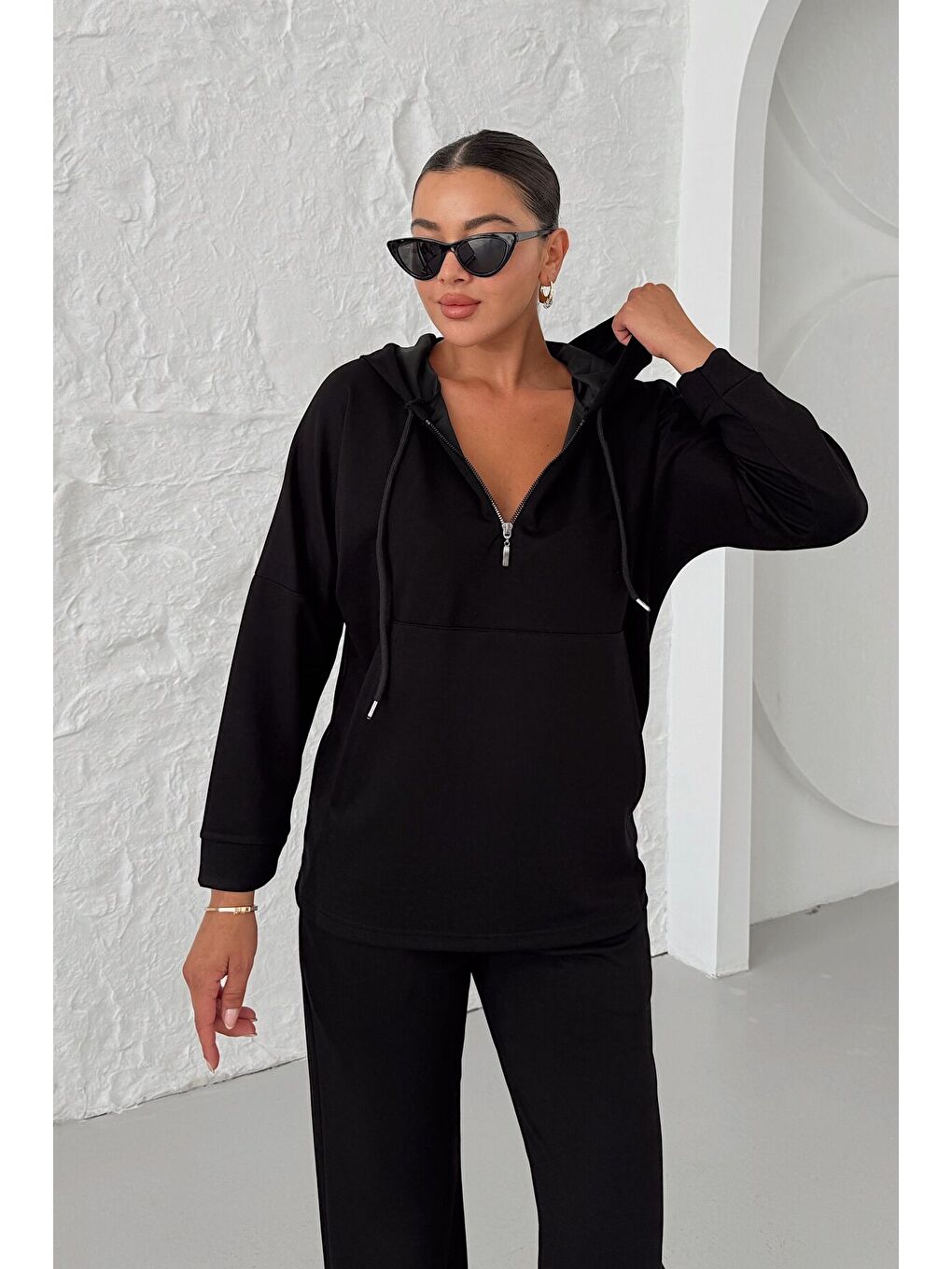 Kadın Siyah Yarım Fermuarlı Kapüşonlu Modal Kumaş Eşofman Takımı-6