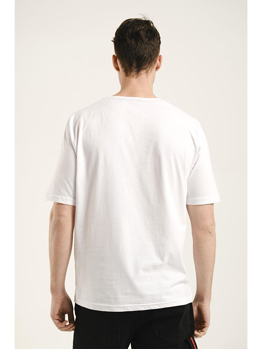 Beyaz Körüklü Cep Detaylı Bisiklet Yaka Erkek Comfort Fit Tişört-2