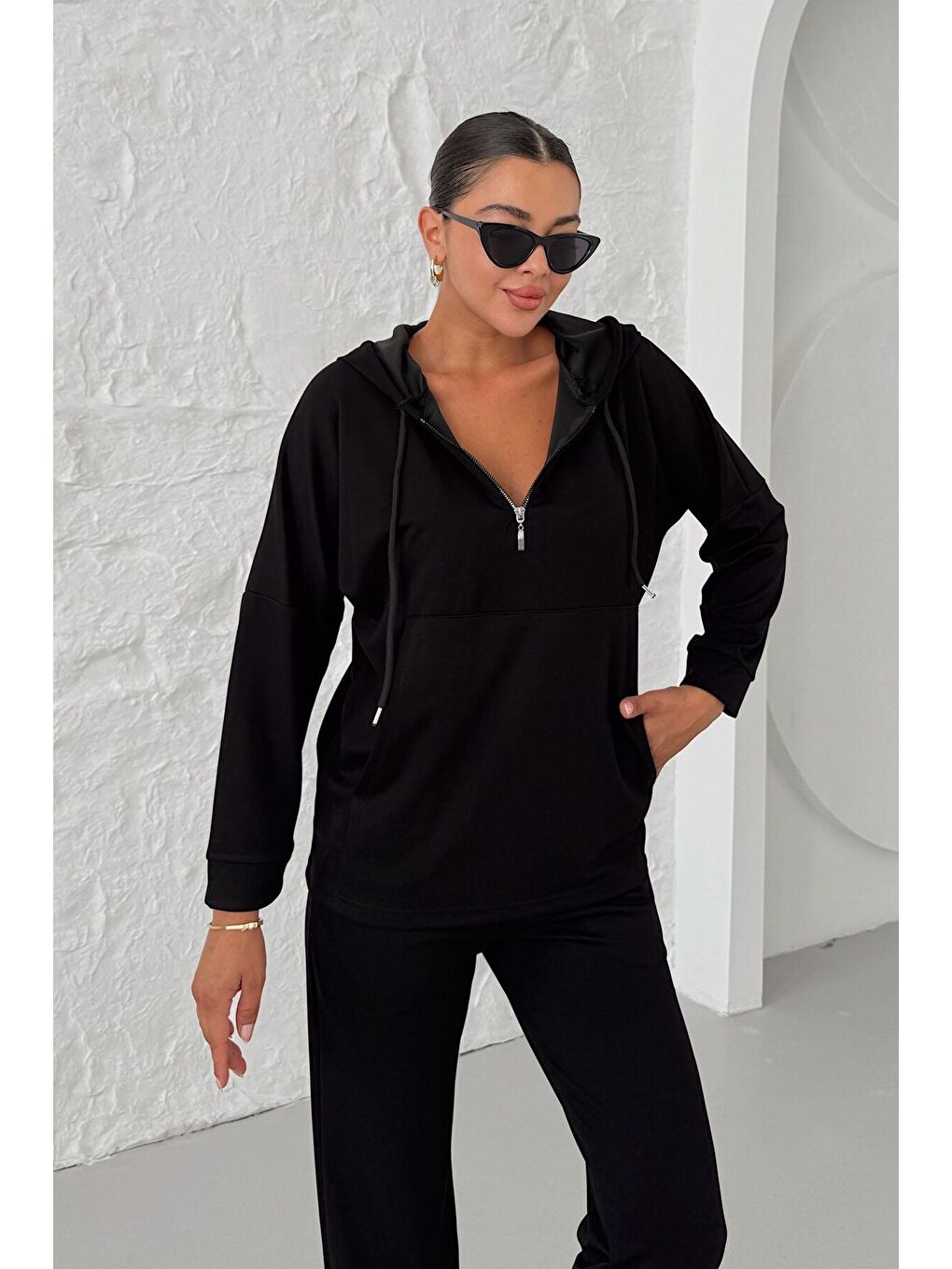 Kadın Siyah Yarım Fermuarlı Kapüşonlu Modal Kumaş Eşofman Takımı-7