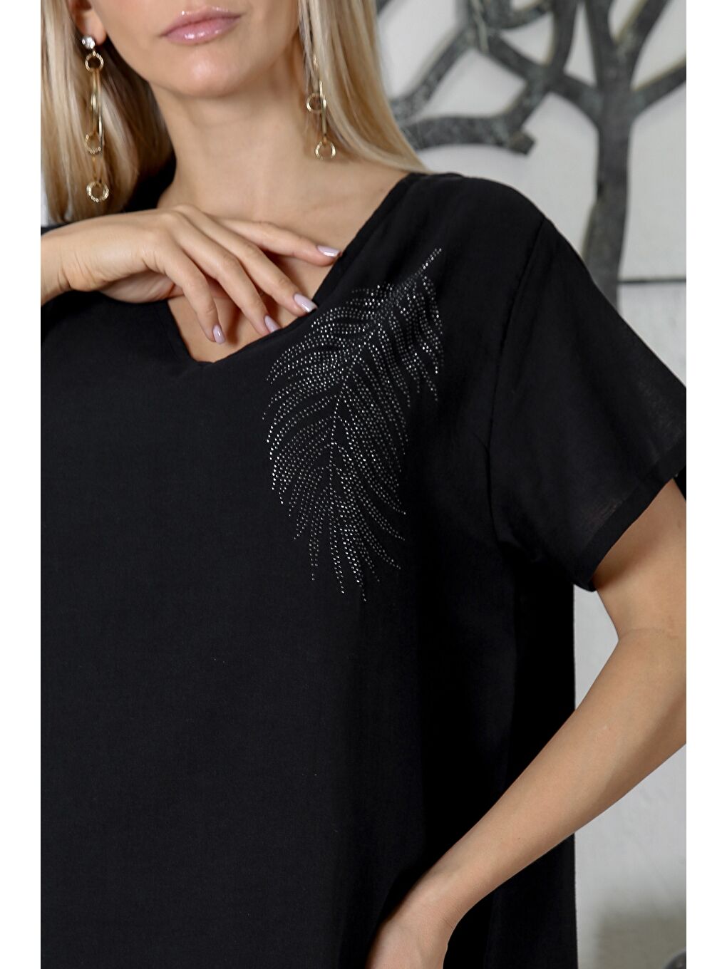 Siyah V Yaka Düşük Kol Astarlı Taşlı Baskılı Midi Boy Dokuma Regular Fit Elbise-5