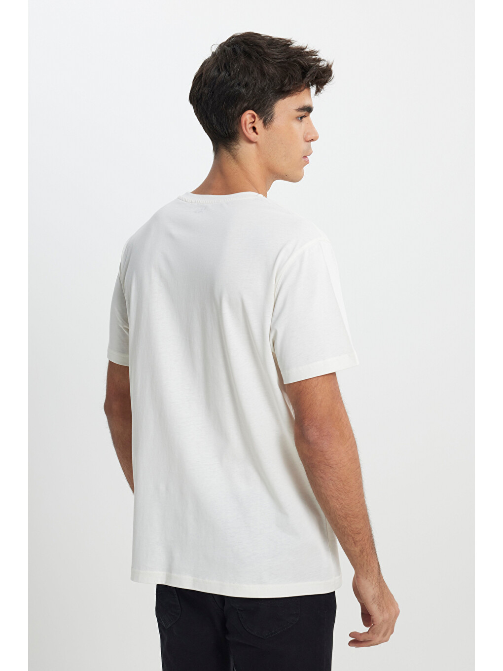 Regular Fit Normal Kesim Bisiklet Yaka %100 Pamuk Beyaz Tişört-4