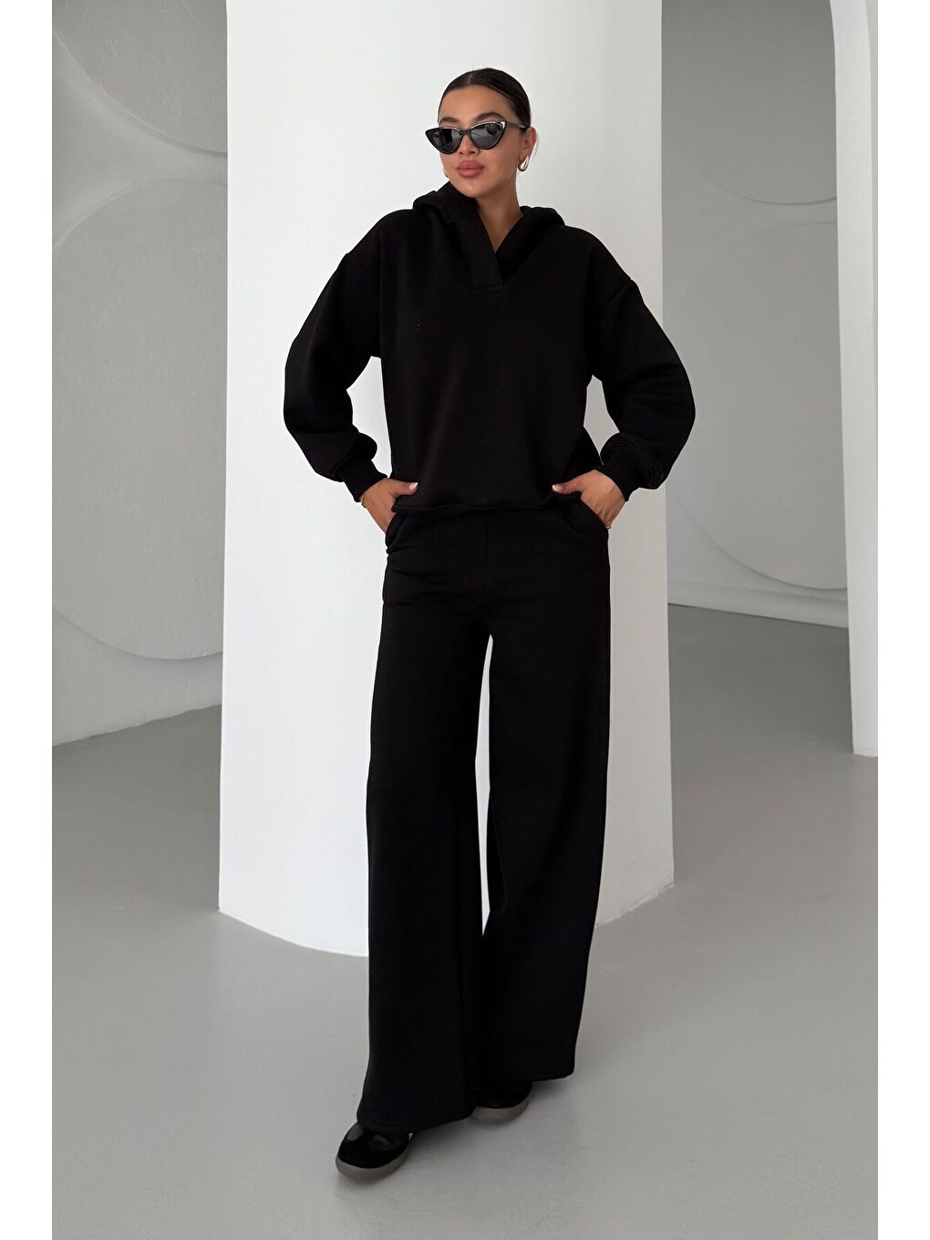Kadın Siyah Patlı Yaka Kapüşonlu 3 İplik Eşofman Takımı