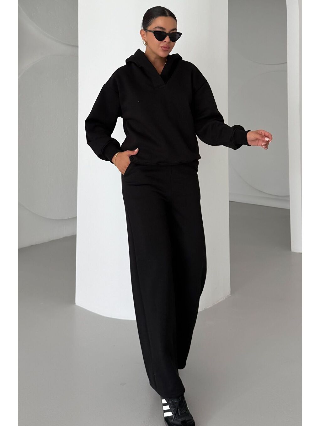Kadın Siyah Patlı Yaka Kapüşonlu 3 İplik Eşofman Takımı-2