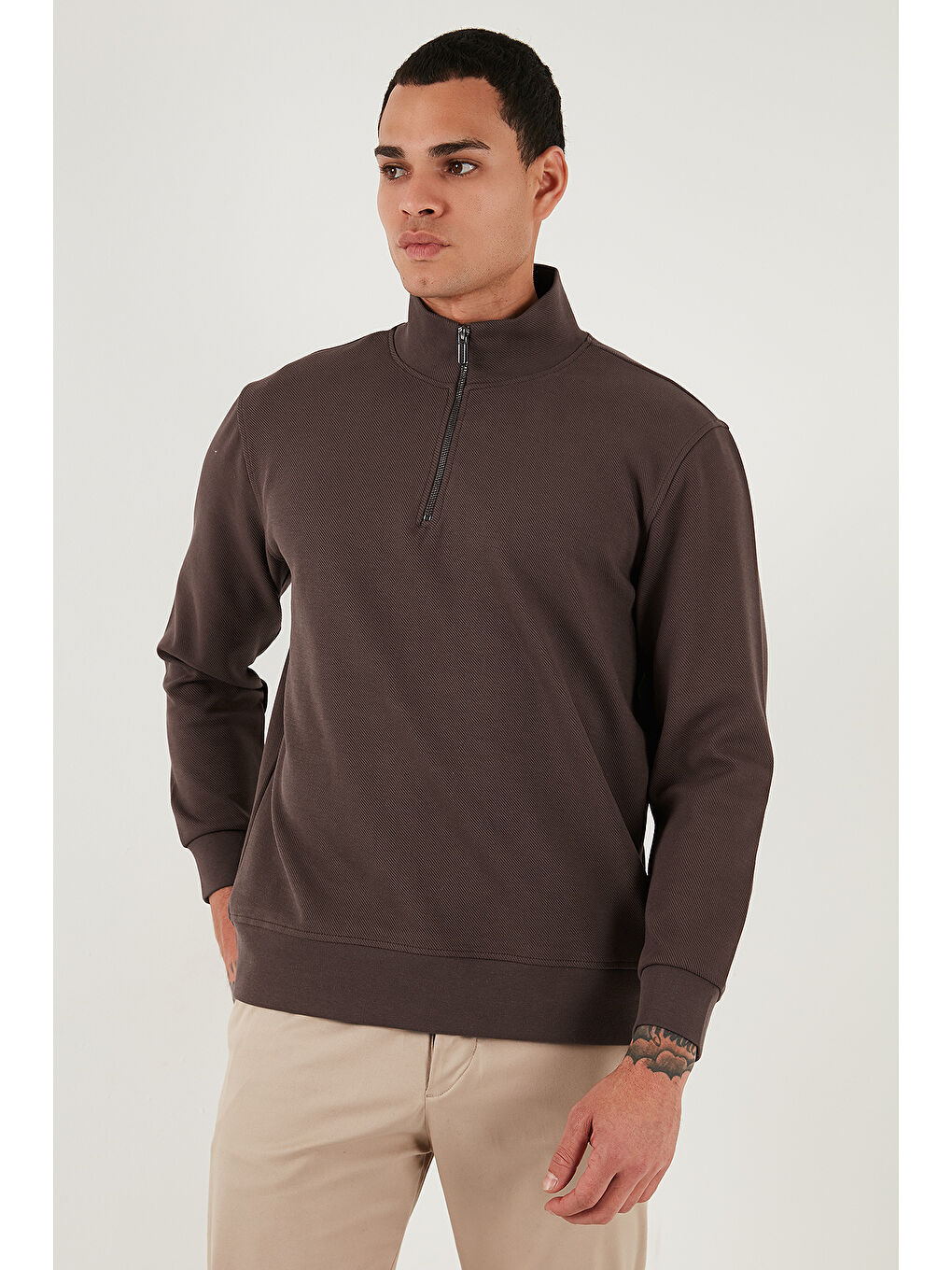 Kahverengi Pamuklu Regular Fit Yarım Fermuarlı Dik Yaka Sweat 5905470-1