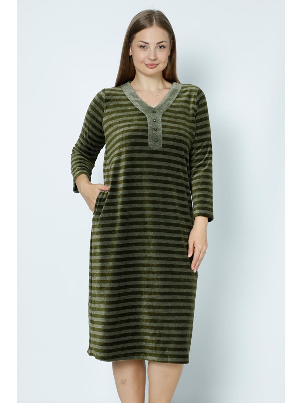 Yeşil çizgi desenli düğmeli cepli kadife büyük beden pamuklu elbise