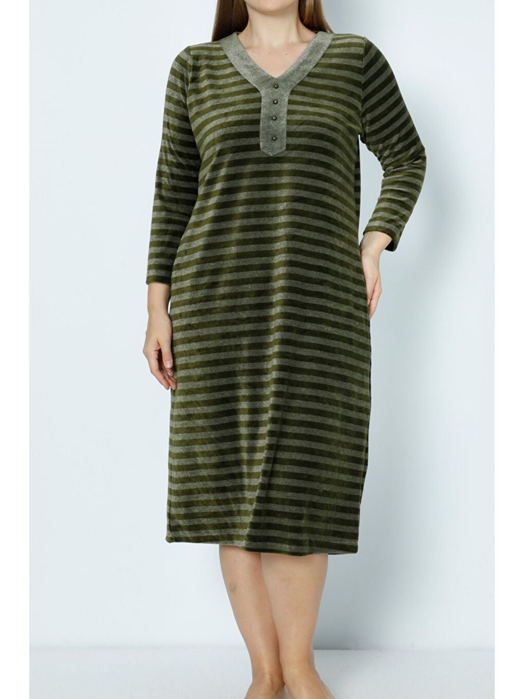 Yeşil çizgi desenli düğmeli cepli kadife büyük beden pamuklu elbise-2