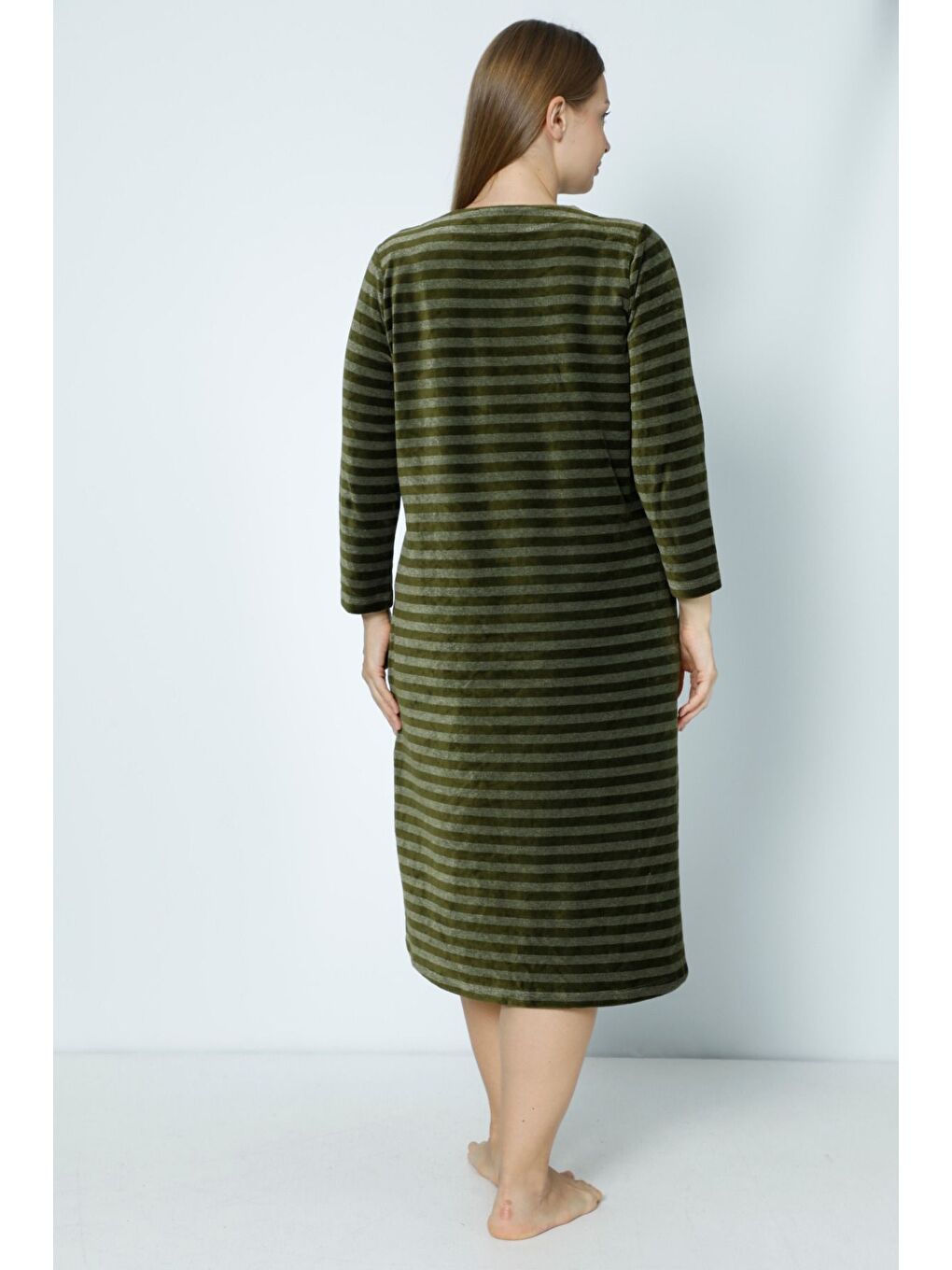 Yeşil çizgi desenli düğmeli cepli kadife büyük beden pamuklu elbise-3