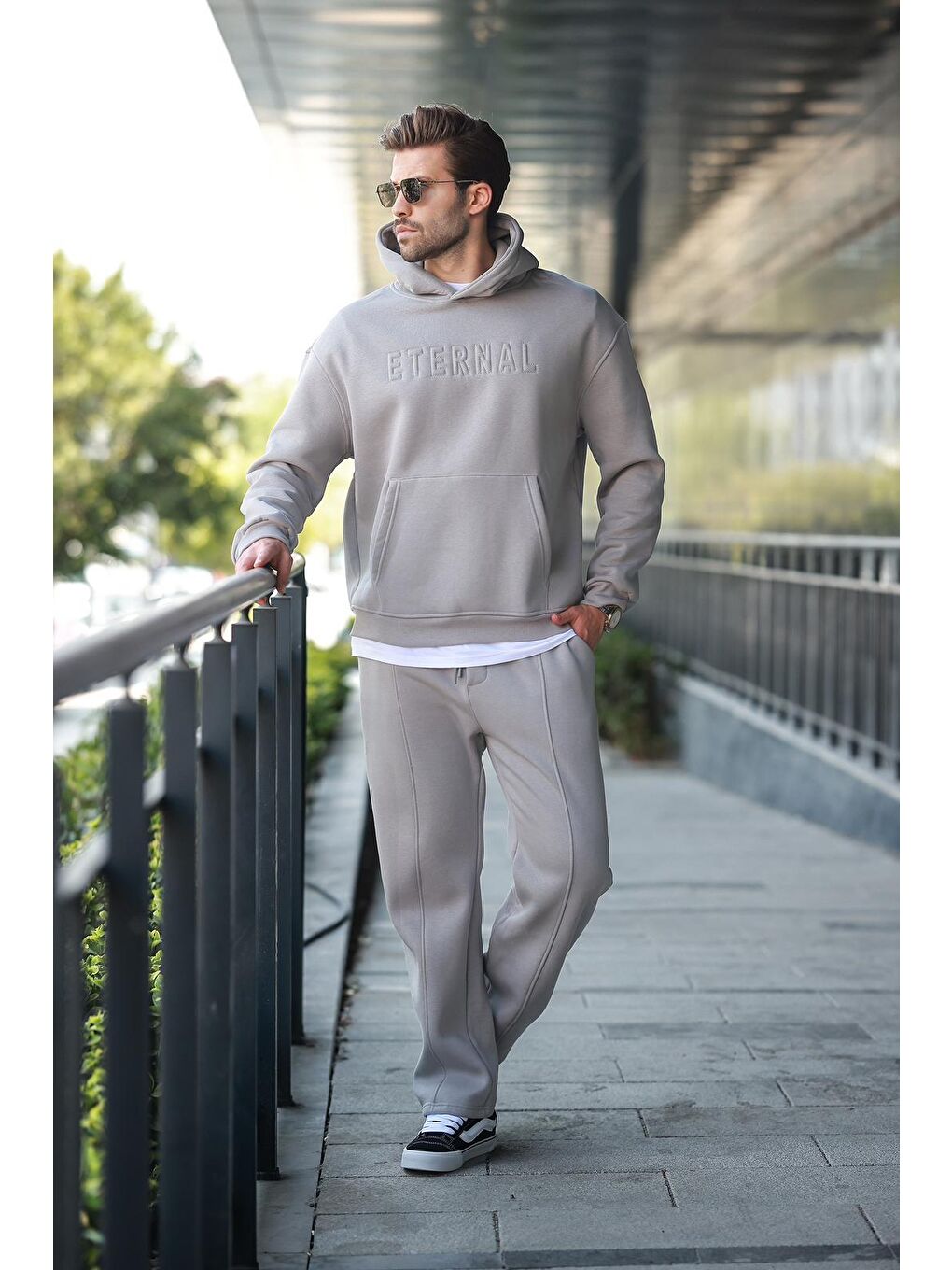 Boyalı Gri Kap&#252;şonlu Erkek Eşofman Takımı E7324