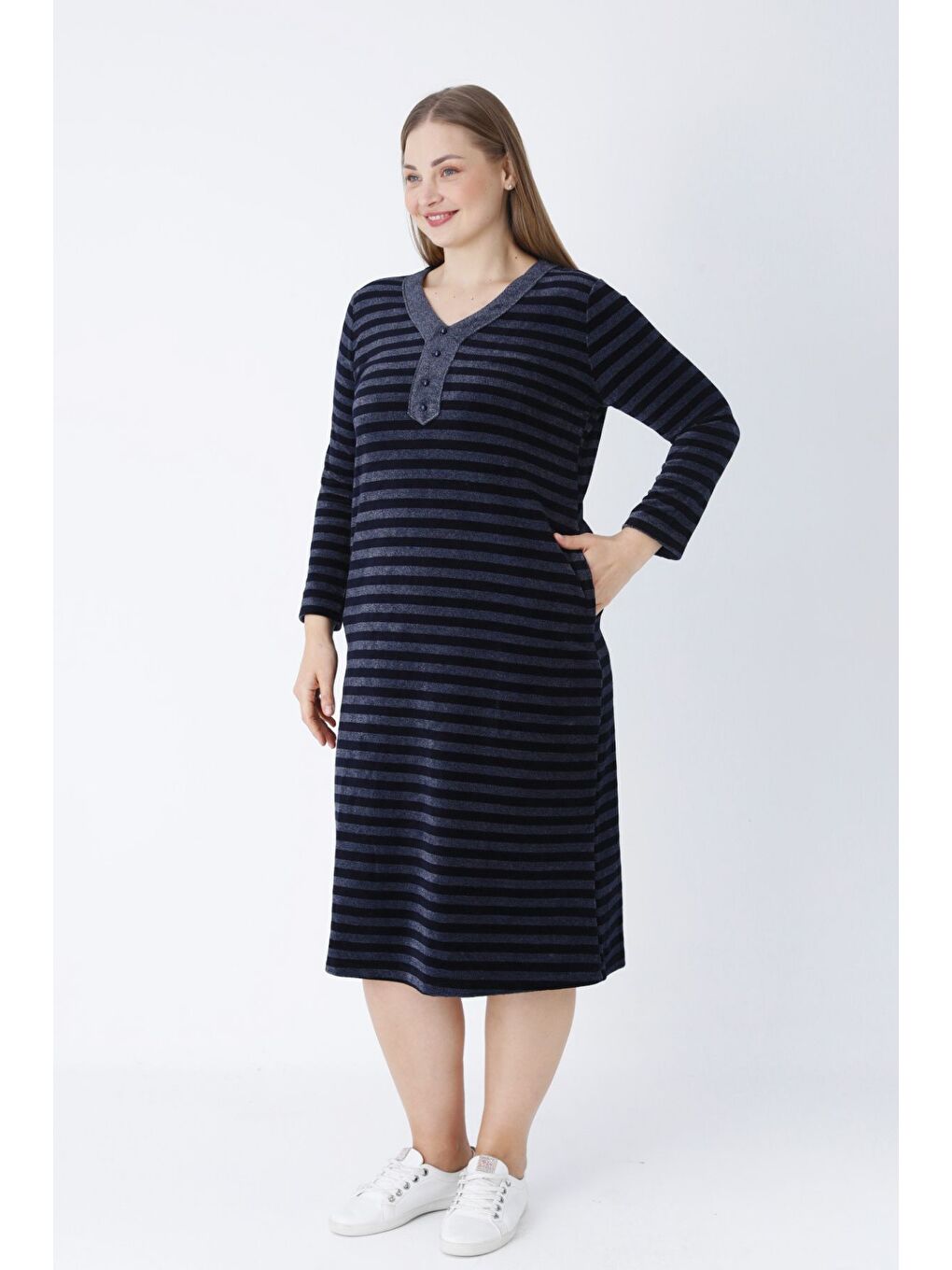 Lacivert çizgi desenli düğmeli cepli kadife büyük beden pamuklu elbise-2