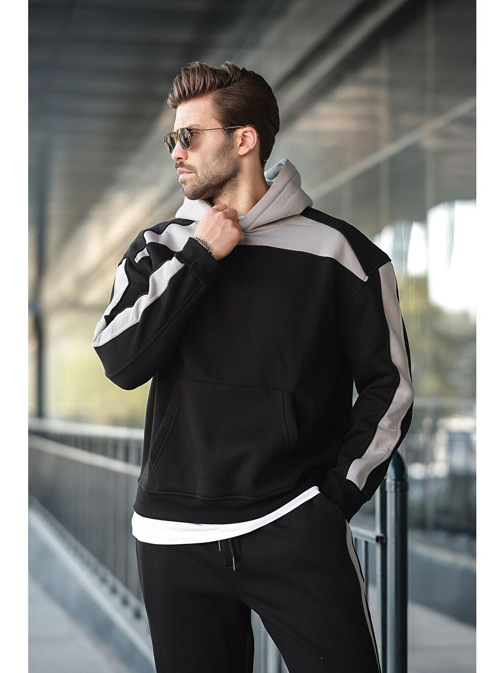 Siyah Kapüşonlu Şerit Detaylı Erkek Eşofman Takımı E7326-1