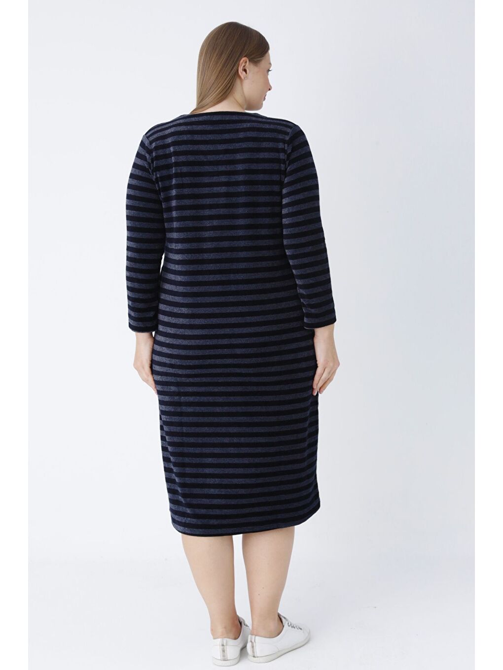 Lacivert çizgi desenli düğmeli cepli kadife büyük beden pamuklu elbise-4