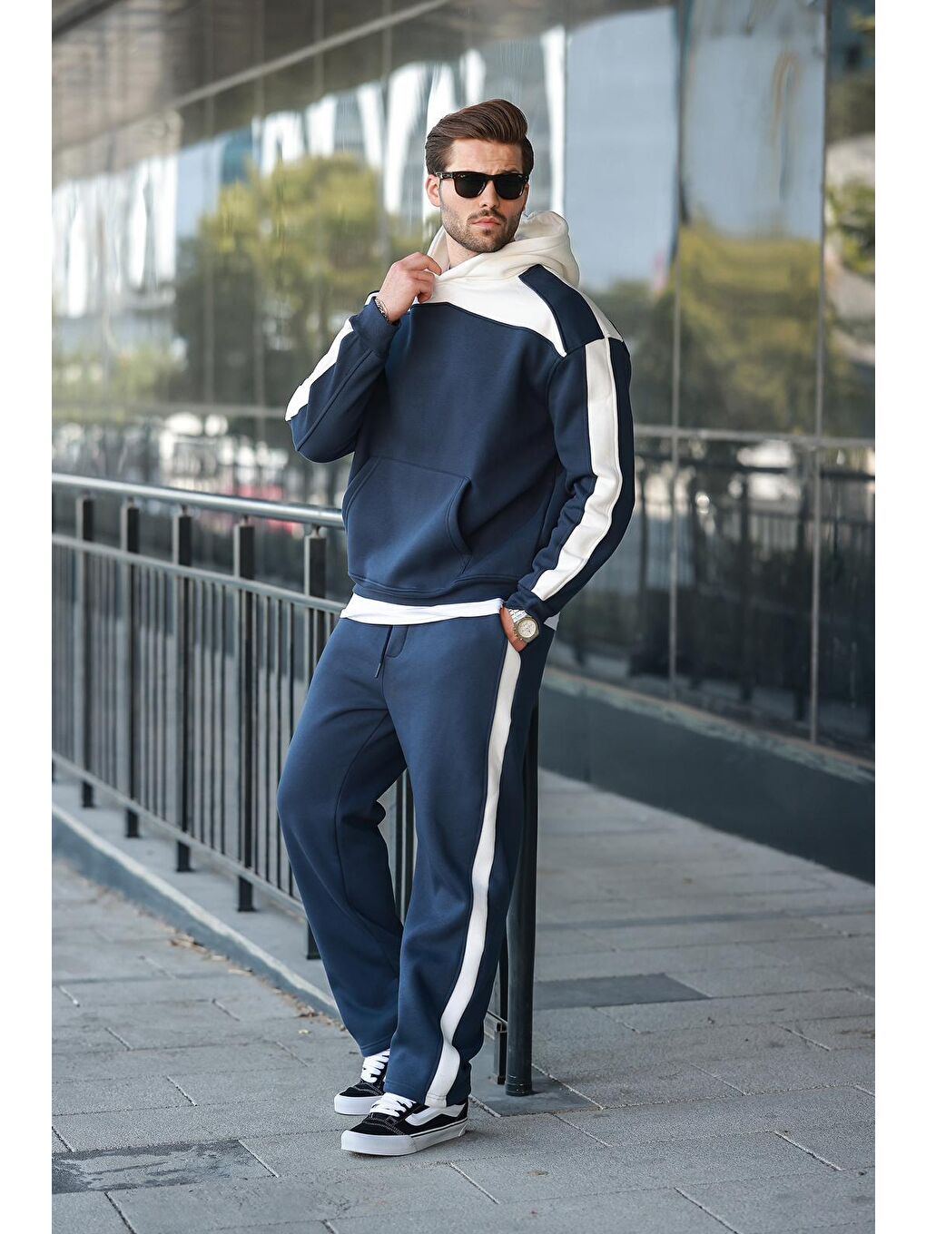 Lacivert Kapüşonlu Şerit Detaylı Erkek Eşofman Takımı E7326-3