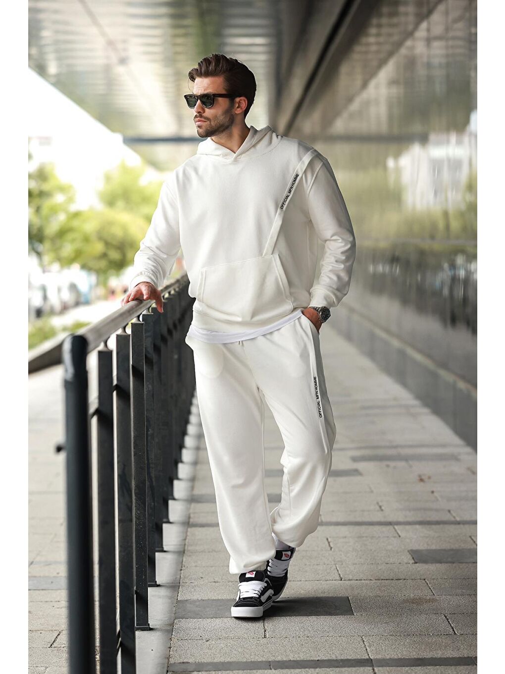 Beyaz Kapüşonlu Kanguru Cep Erkek Eşofman Takımı E7325