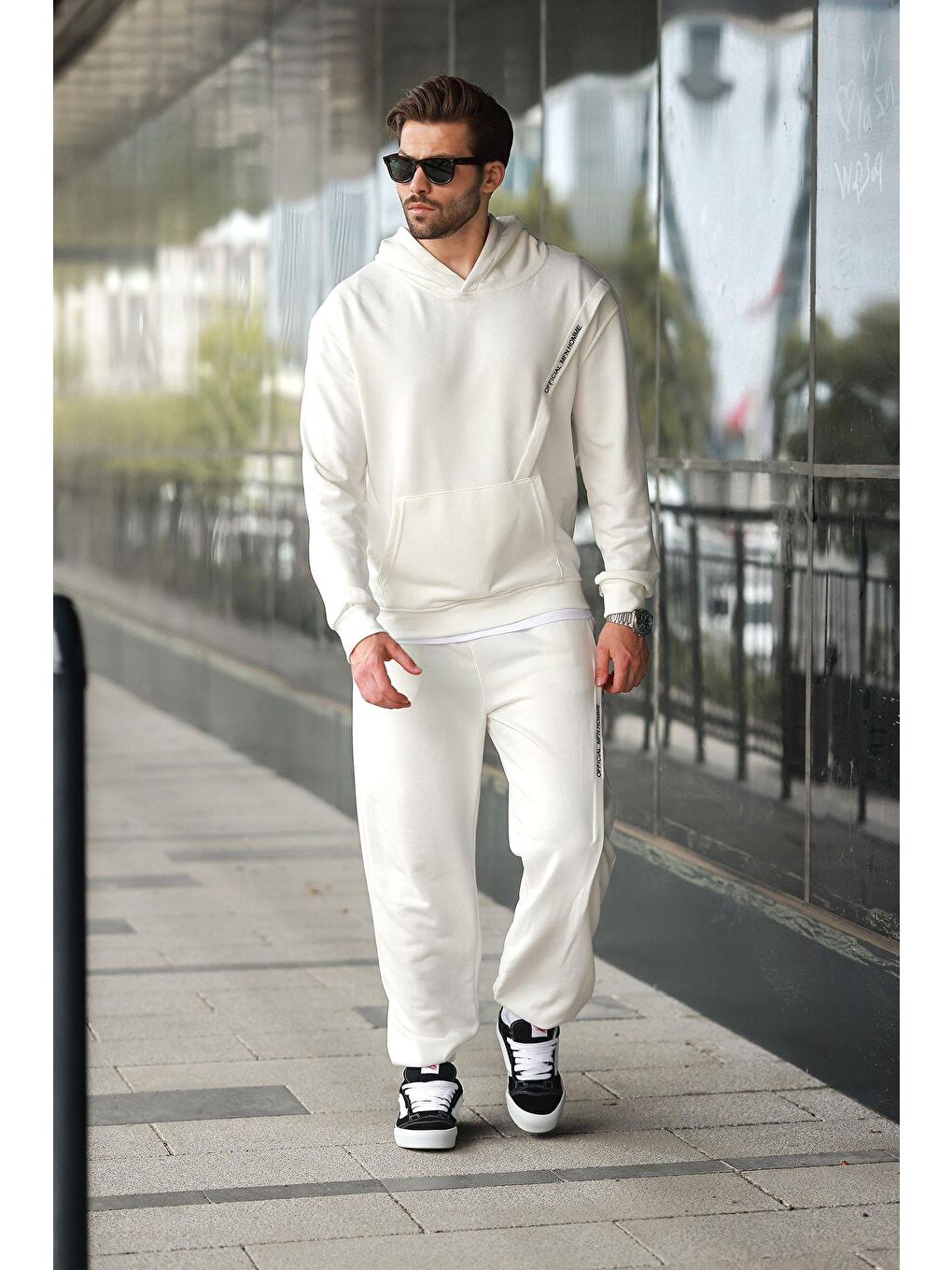 Beyaz Kapüşonlu Kanguru Cep Erkek Eşofman Takımı E7325-1