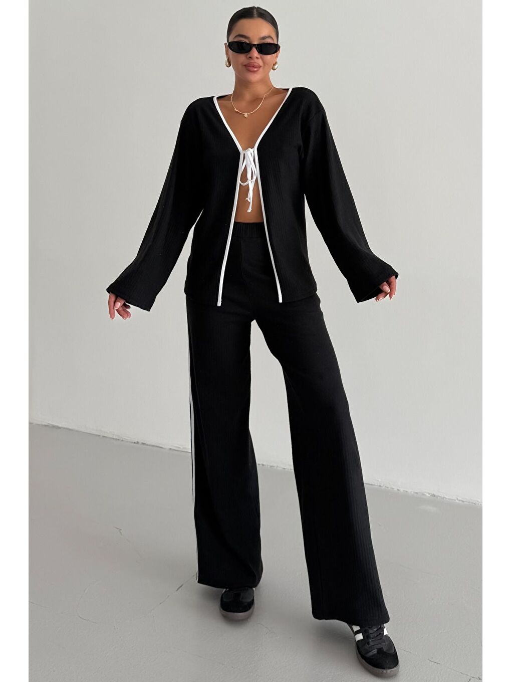 Kadın Siyah Ön Bağlama Detaylı Biyeli Alt-Üst Pantolonlu Takım