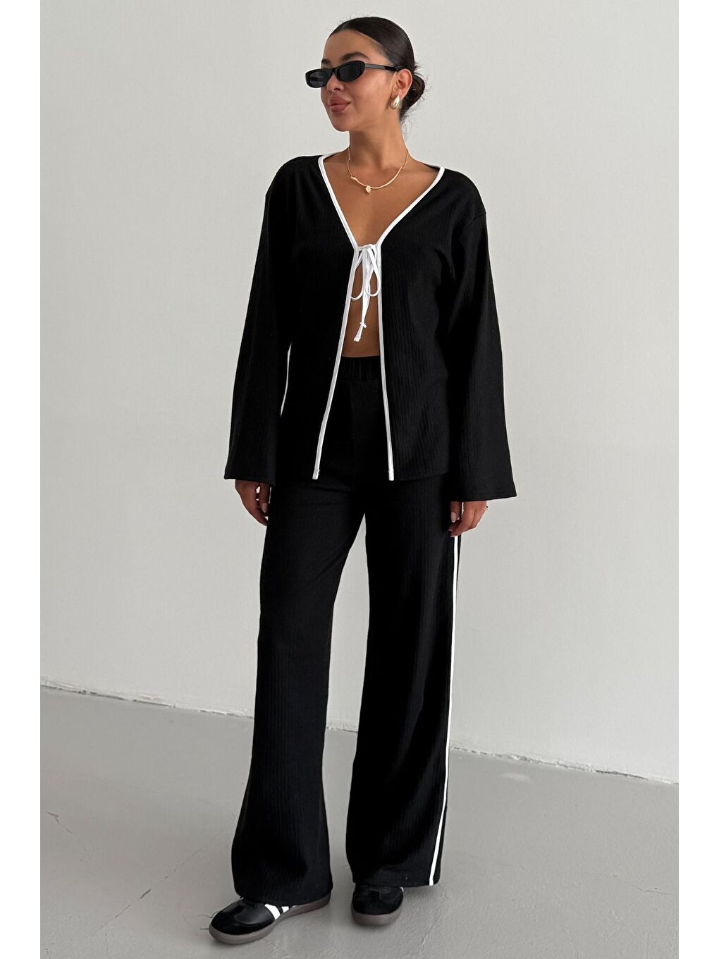 Kadın Siyah Ön Bağlama Detaylı Biyeli Alt-Üst Pantolonlu Takım-1