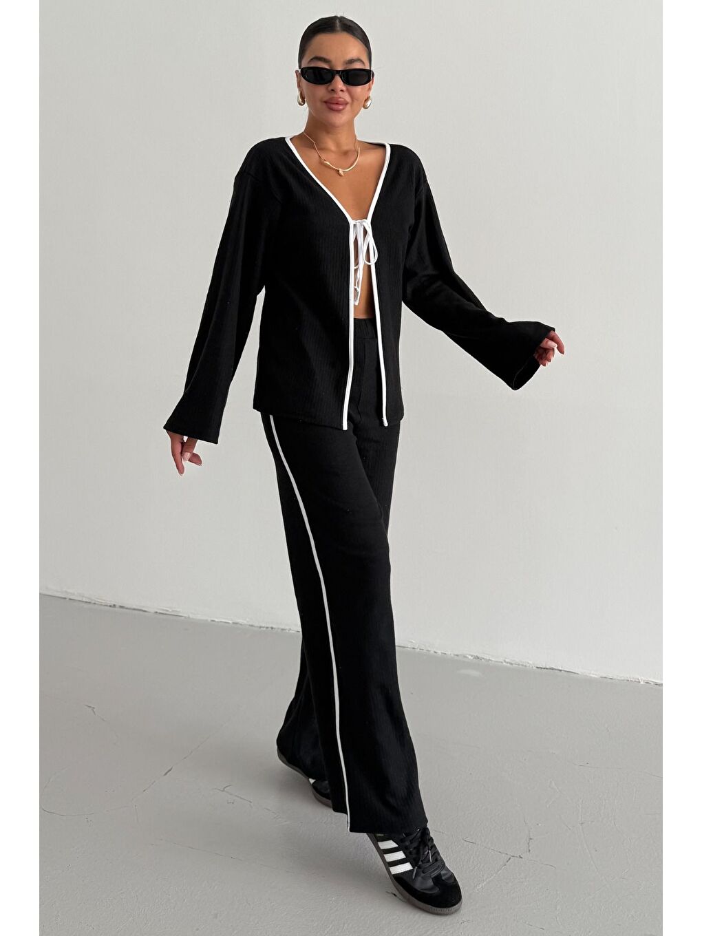 Kadın Siyah Ön Bağlama Detaylı Biyeli Alt-Üst Pantolonlu Takım-2