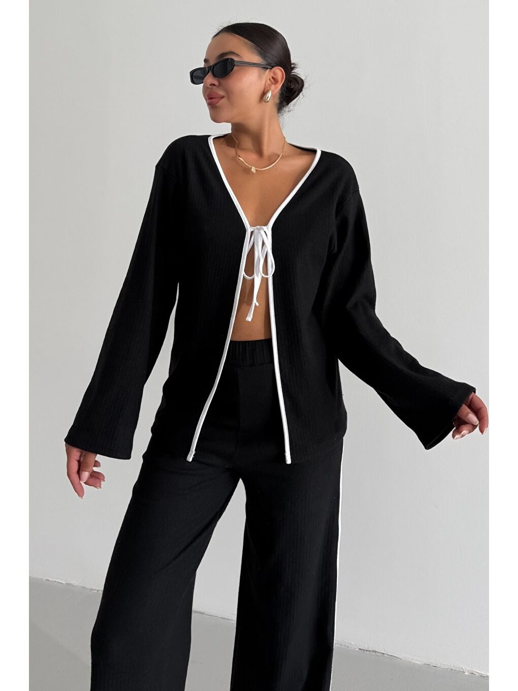 Kadın Siyah Ön Bağlama Detaylı Biyeli Alt-Üst Pantolonlu Takım-3