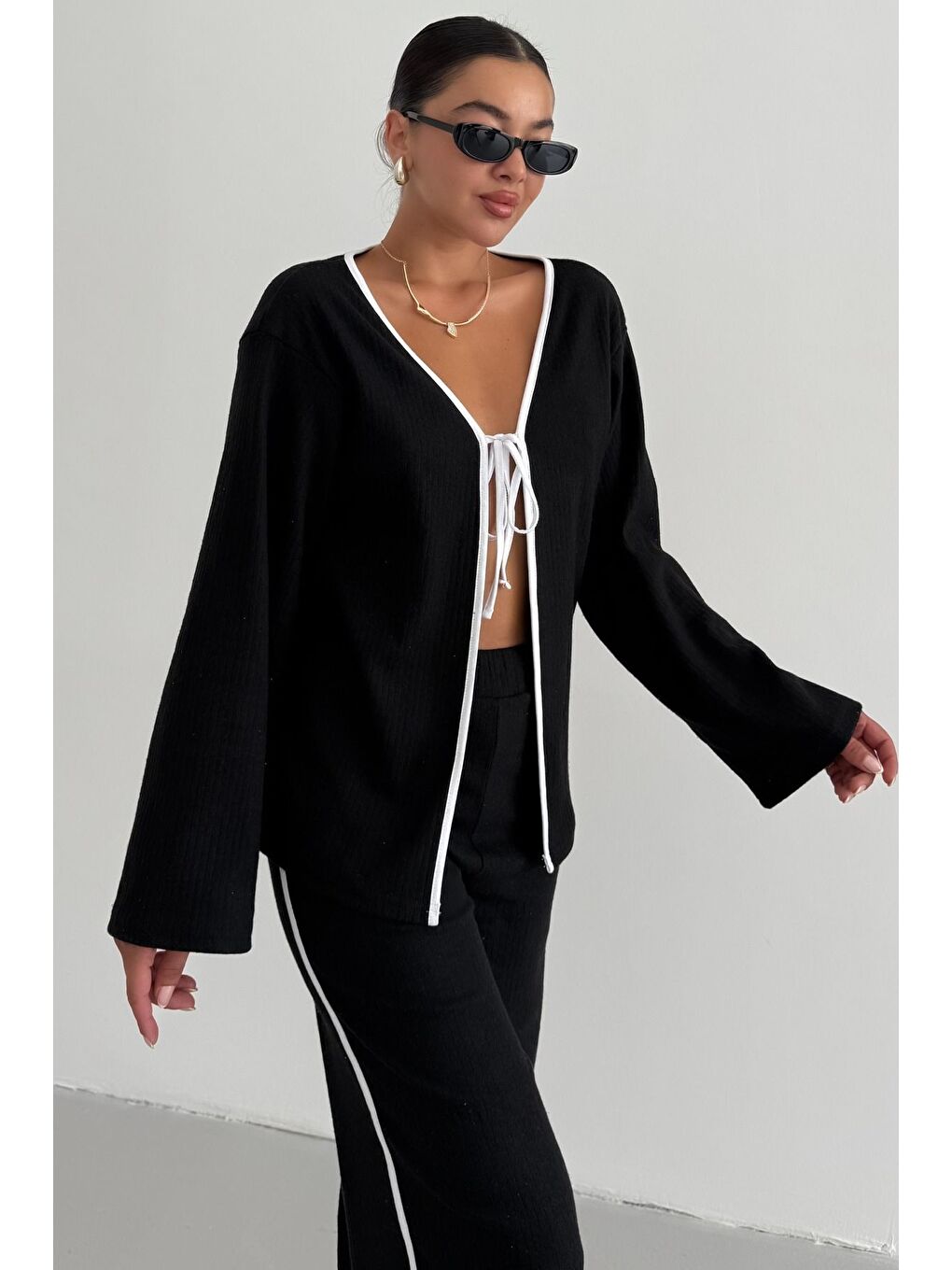 Kadın Siyah Ön Bağlama Detaylı Biyeli Alt-Üst Pantolonlu Takım-4