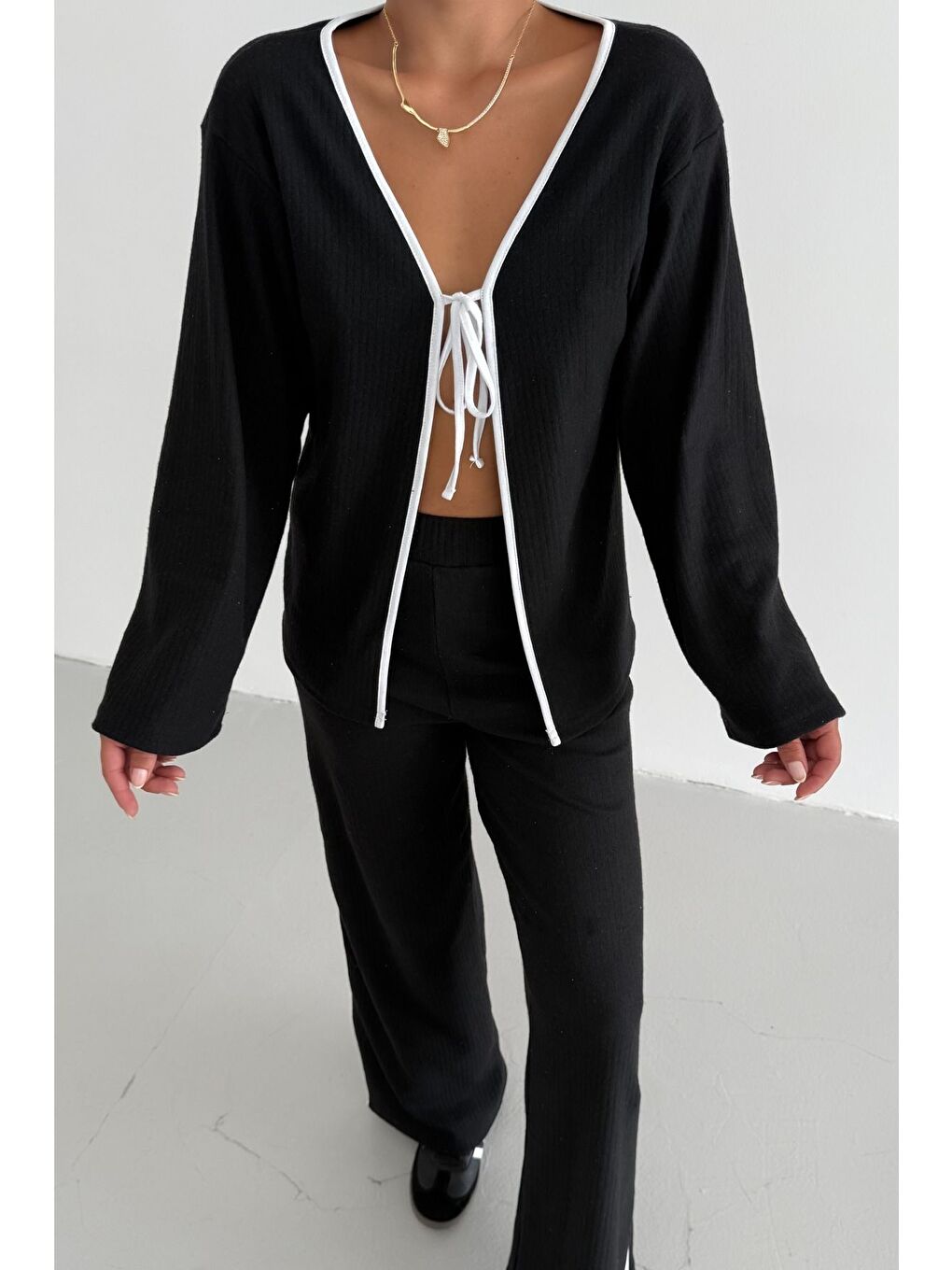 Kadın Siyah Ön Bağlama Detaylı Biyeli Alt-Üst Pantolonlu Takım-5