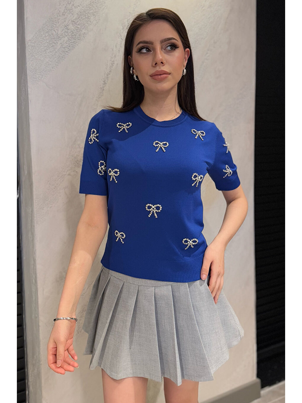 Mavi Taş Detaylı Bisiklet Yaka Kadın Kısa Kol Bluz-1