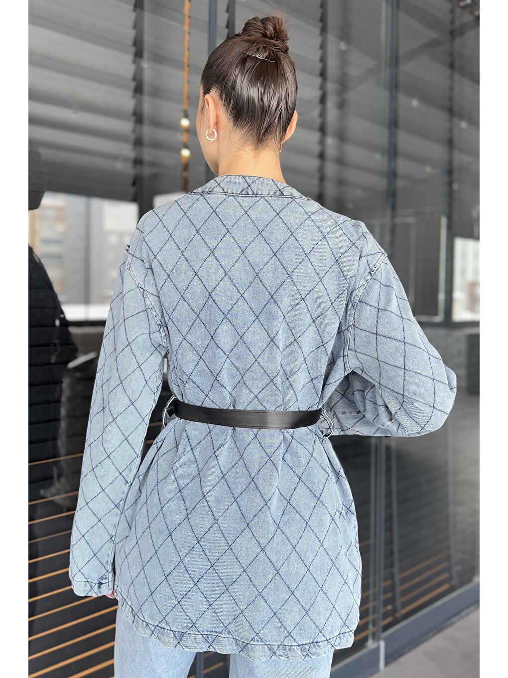 Mavi Çift Cepli Kemer Aksesuarlı Taşlı Kadın Jean Ceket-2