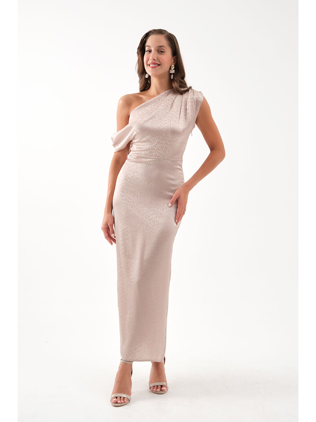 Kadın Bej Degaje Yaka Desenli Midi Elbise-1