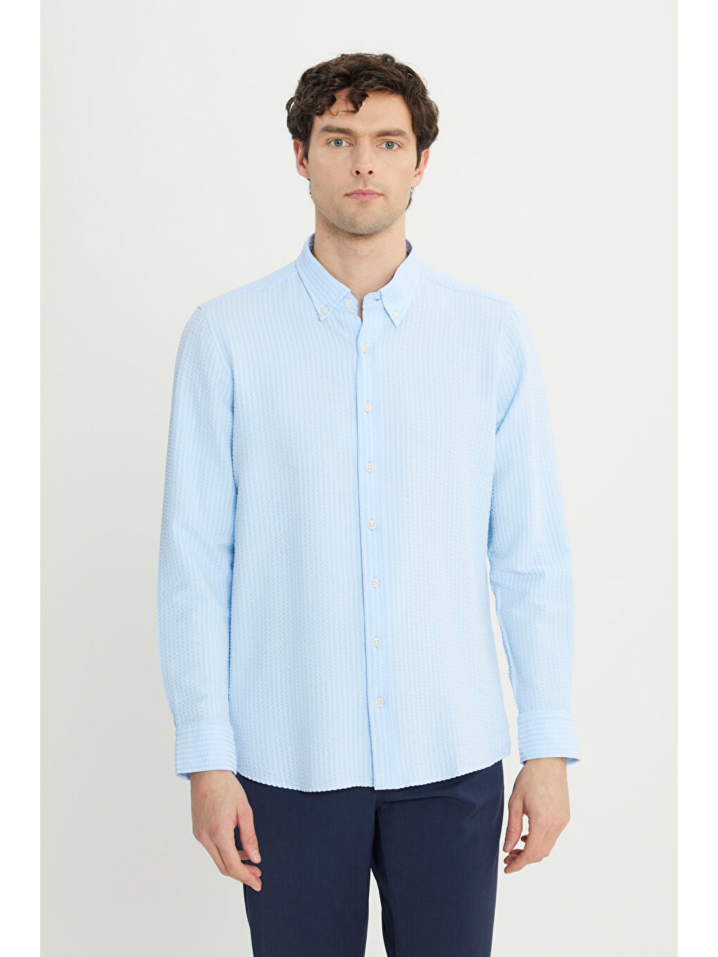 Erkek Mavi Slim Fit Dar Kesim Düğmeli Yaka Armürlü Gofre Desenli Gömlek-2