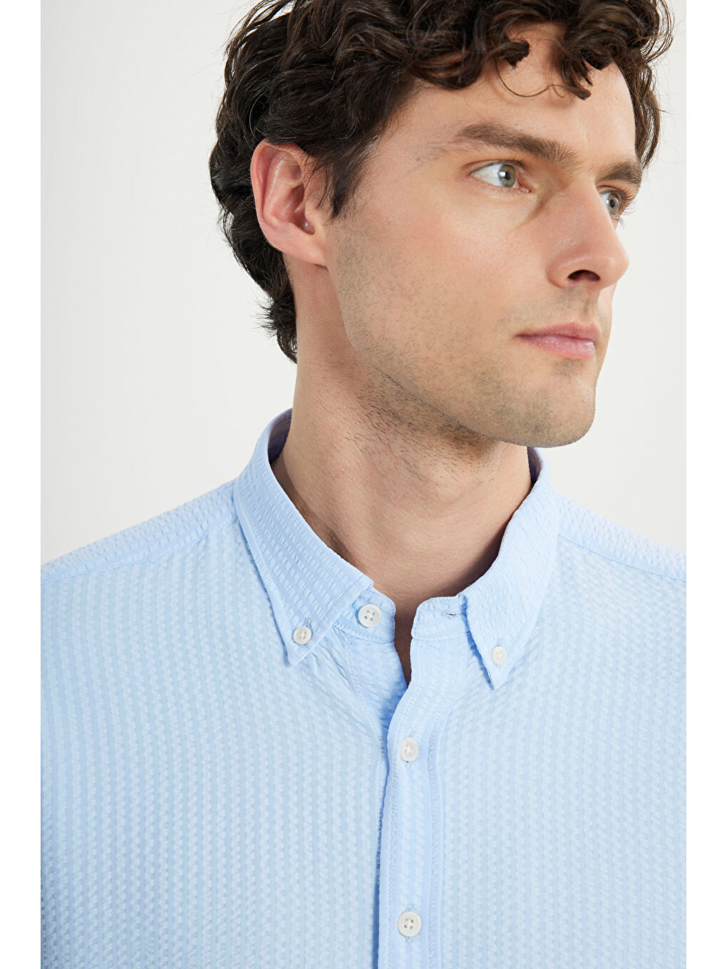 Erkek Mavi Slim Fit Dar Kesim Düğmeli Yaka Armürlü Gofre Desenli Gömlek-3