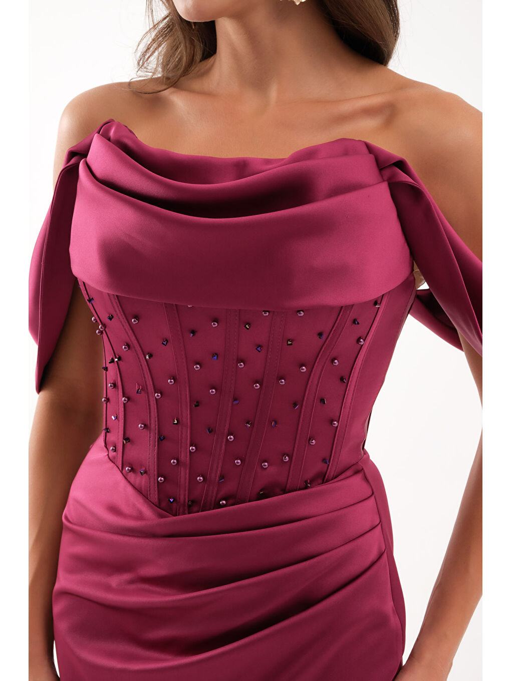 Kadın Bordo Dar Kalıp Kayık Yaka Boncuklu Uzun Saten Abiye Elbise-3